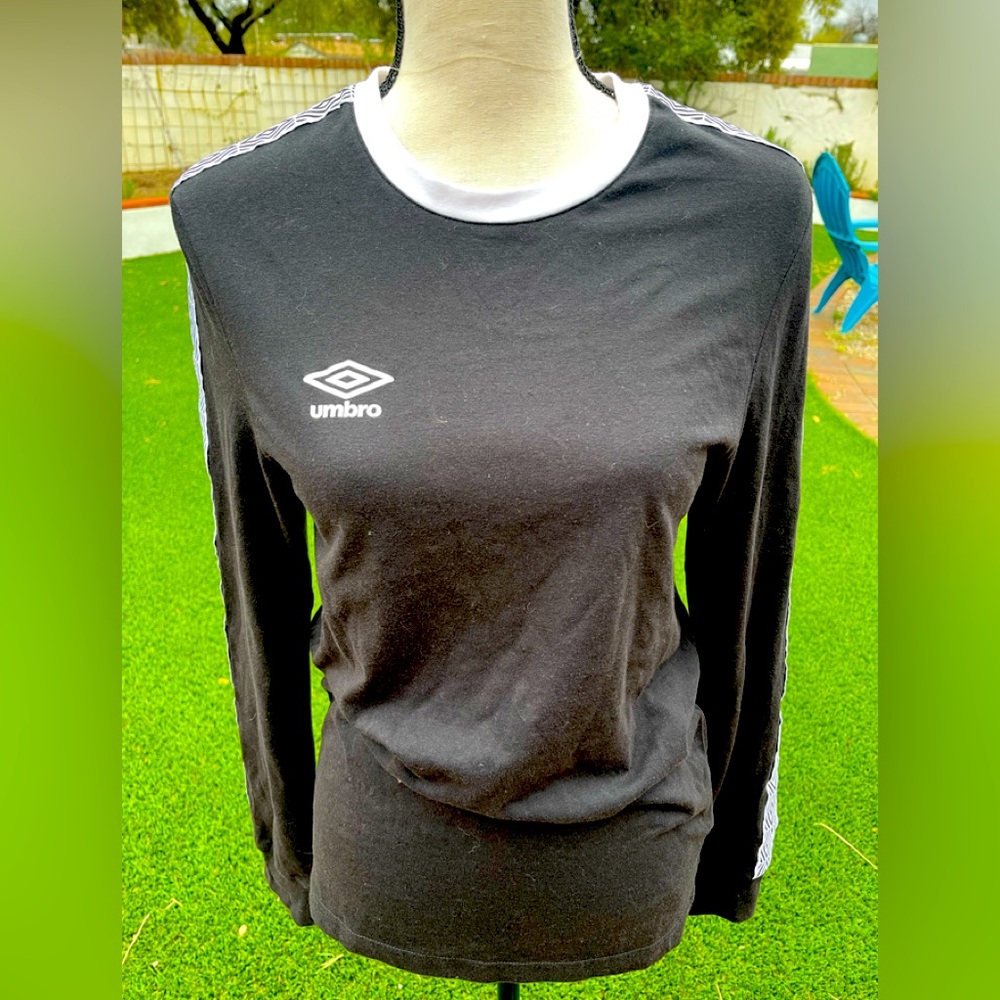 Umbro Woman’s small long sleeve soccer tee